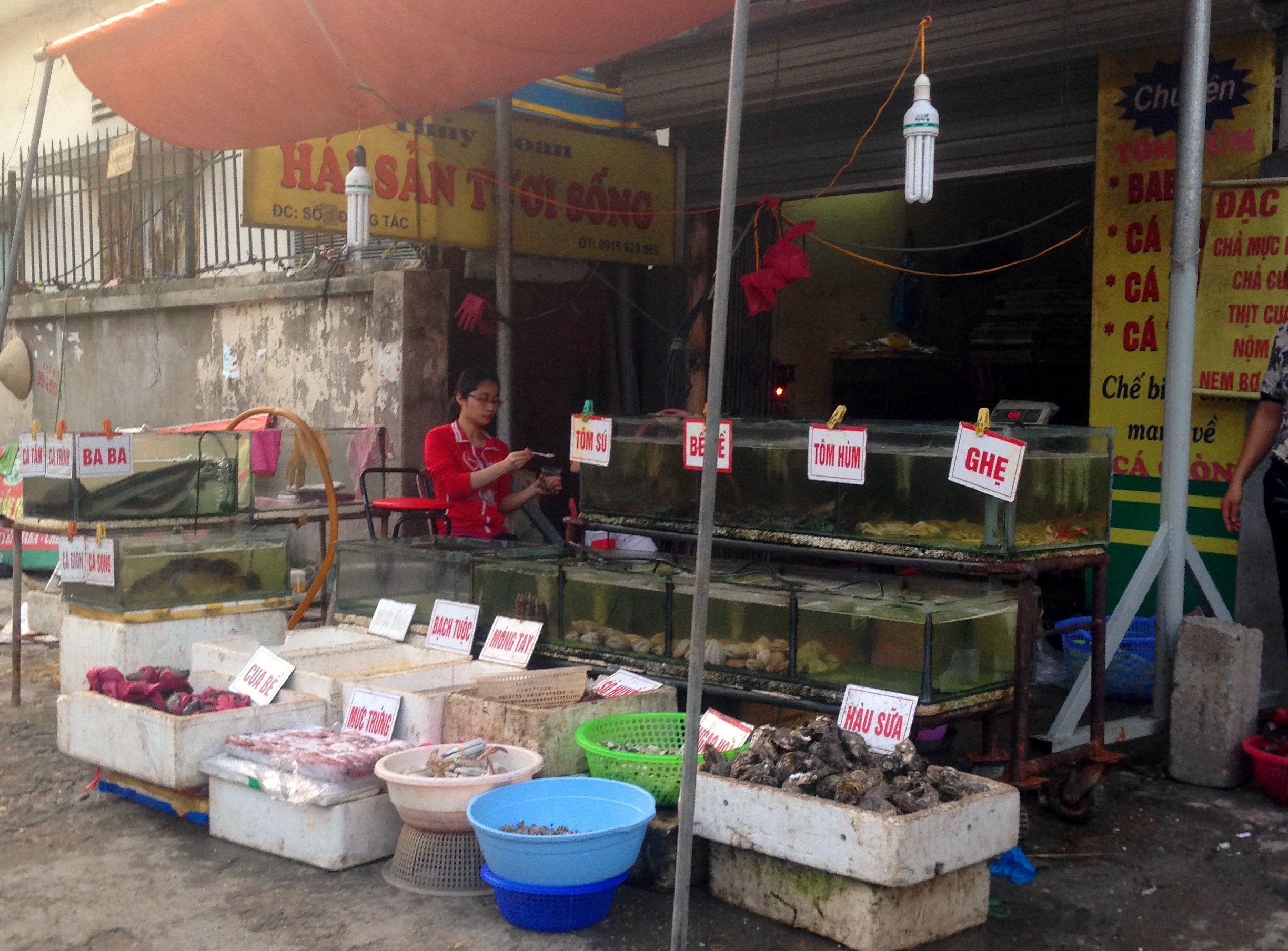 Người tiêu dùng hoang mang với hàng hải sản
