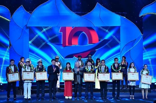 Tỷ phú nuôi cá lồng trên sông Kinh Thầy