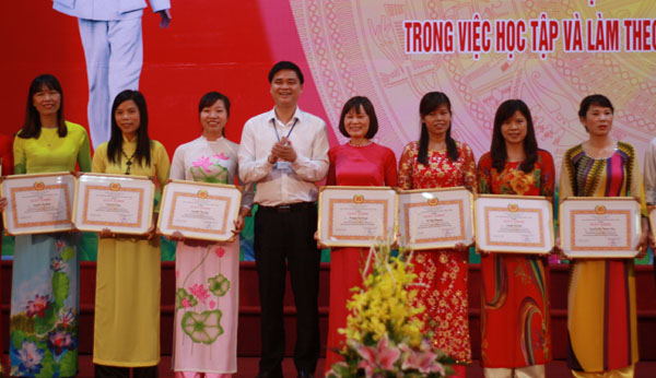 Học và làm theo lời Bác Tận tụy, trách nhiệm, nói đi đôi với làm