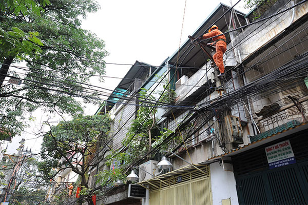 Không nên phó thác hết cho ngành Điện