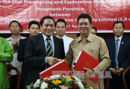 Việt Nam ký thăm dò khai thác than đá tại Lào
