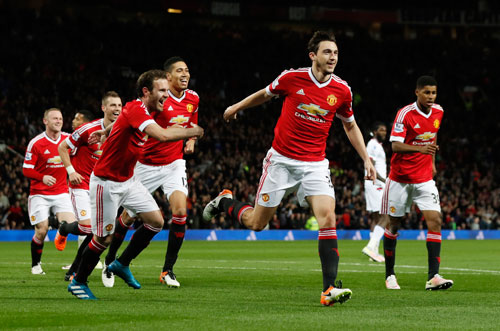 Hạ Palace, Man Utd áp sát top 4