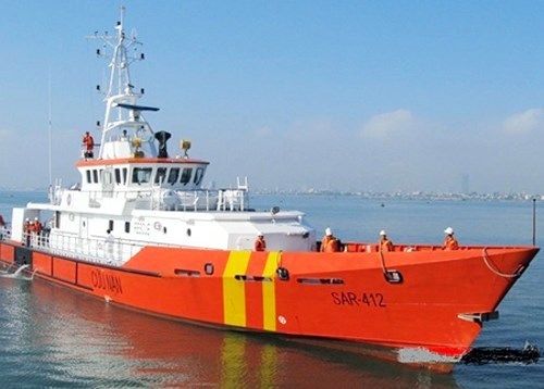Khẩn cấp đưa ngư dân nguy kịch trên biển vào đất liền