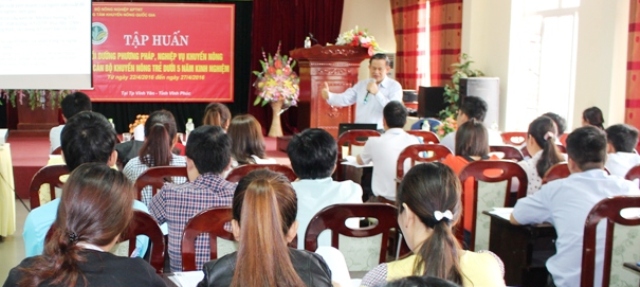 Tập huấn phương pháp, kỹ năng khuyến nông cho cán bộ khuyến nông trẻ