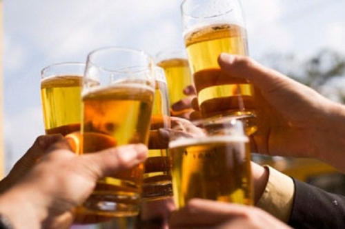 3 tỷ lít bia, 70 triệu lít rượu, và  0,8 cuốn sách