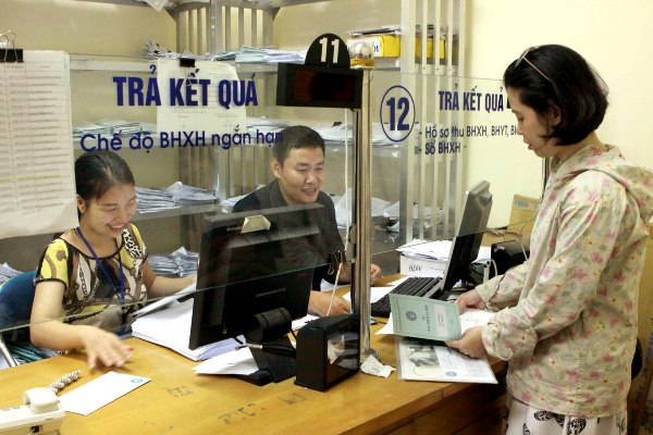 Chuyển đổi tác phong công tác, lấy doanh nghiệp, người tham gia BHXH, BHYT làm trung tâm phục vụ