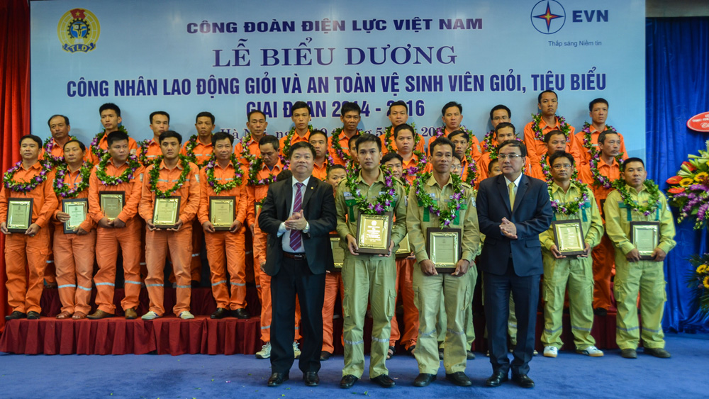 Tập đoàn điện lực Việt Nam Hơn 200 công nhân lao động được biểu dương khen thưởng