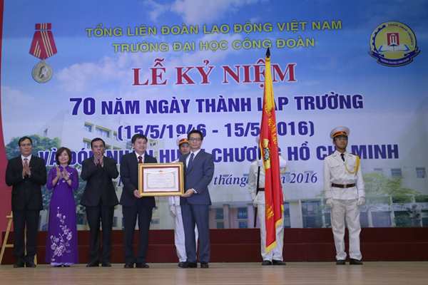Trường Đại học Công đoàn đón nhận Huân chương Hồ Chí Minh