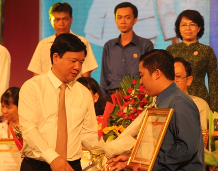 TP Hồ Chí Minh biểu dương 402 tập thể, cá nhân thực hiện tốt việc học tập và làm theo Bác