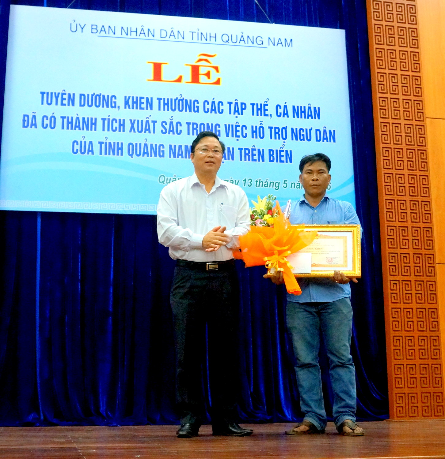 Quảng Nam Khen thưởng các tập thể và cá nhân cứu hộ ngư dân gặp nạn trên biển