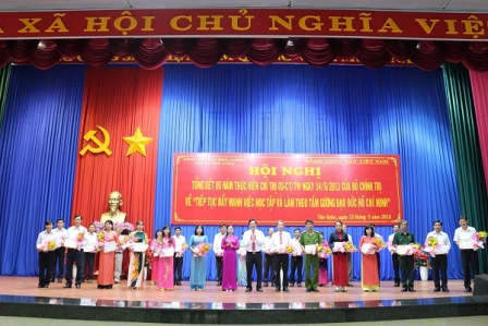 Những cách làm sáng tạo trong Học tập và làm theo tấm gương đạo đức Hồ Chí Minh ở Đảng bộ thị xã Tân Uyên Bình Dương