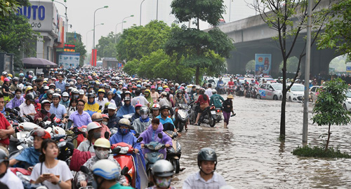 Hà Nội Khẩn trương khắc phục tình trạng ngập do mưa lớn