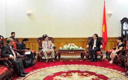 Tăng cường quan hệ hợp tác giữa Liên đoàn Luật sư Việt Nam và Đoàn Luật sư Lào