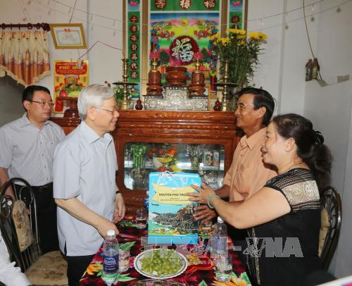 Tổng Bí thư Nguyễn Phú Trọng Phú Yên cần khai thác toàn diện thế mạnh rừng và biển
