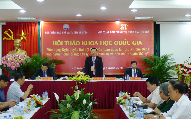 Vận dụng Nghị quyết Đại hội XII của Đảng vào nghiên cứu, giảng dạy lý luận chính trị và báo chí - truyền thông