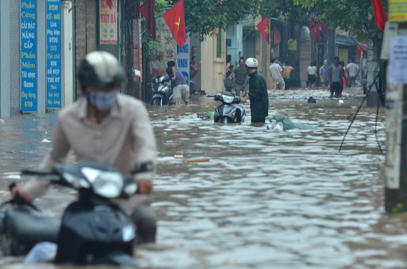 Hà Nội phố cũng như sông