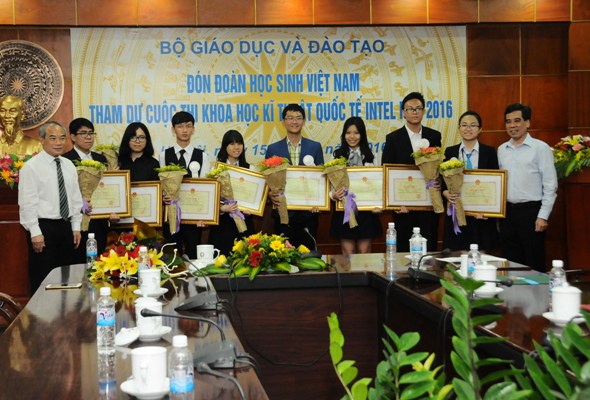 Học sinh Việt Nam đoạt thành tích vượt trội tại Intel ISEF 2016