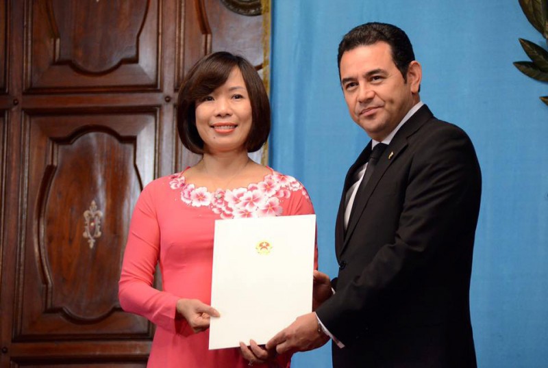 Đại sứ Việt Nam trình Thư Uỷ nhiệm lên Tổng thống Guatemala