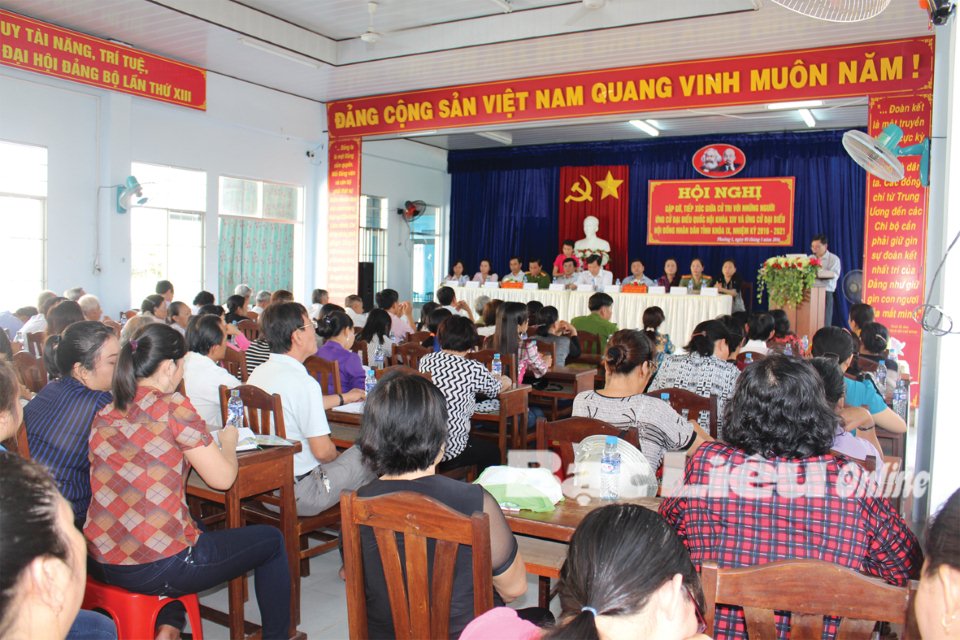 Ứng cử viên đại biểu Quốc hội và đại biểu HĐND tỉnh tiếp xúc cử tri vận động bầu cử