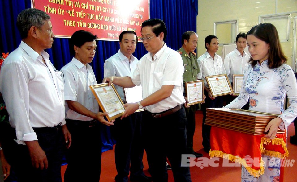 Làm theo gương Bác bằng những công trình, phần việc thiết thực