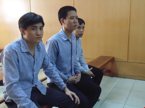 Xét xử phúc thẩm vụ “Đánh bạc” và “Cướp tài sản” tại Thành phố Hồ Chí Minh Tuyên hủy án sơ thẩm