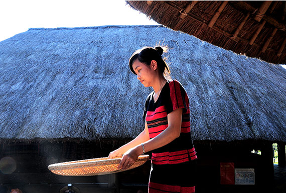 Nét đẹp trang phục người Tà Ôi