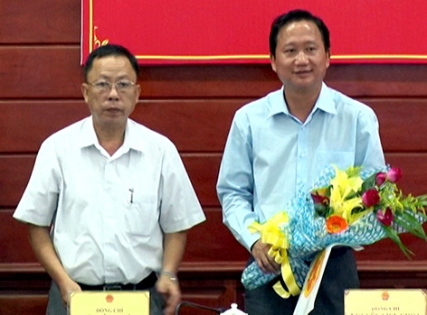 Đằng sau đường quan lộ đó là gì