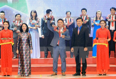 Trao danh hiệu Doanh nhân trẻ khởi nghiệp xuất sắc năm 2016 cho 100 gương mặt tiêu biểu