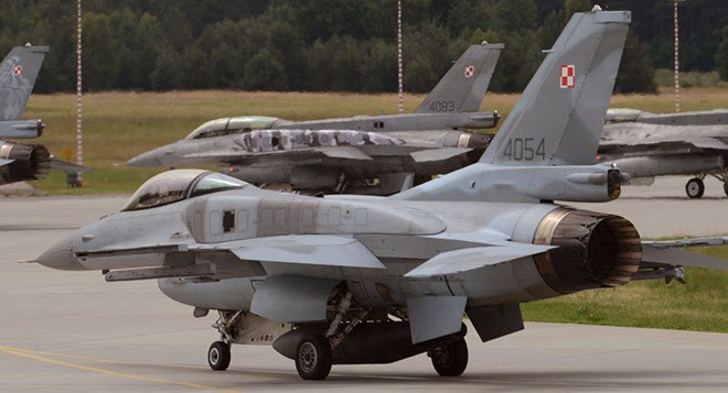 Vấn đề chống khủng bố Ba Lan cân nhắc điều máy bay F-16 tham chiến chống IS
