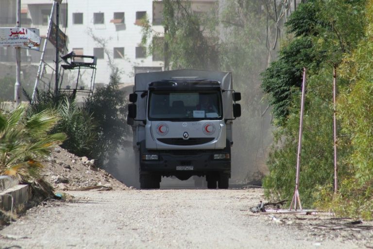 Syria Chuyến hàng cứu trợ nhân đạo đầu tiên đến thành phố bị bao vây từ năm 2012