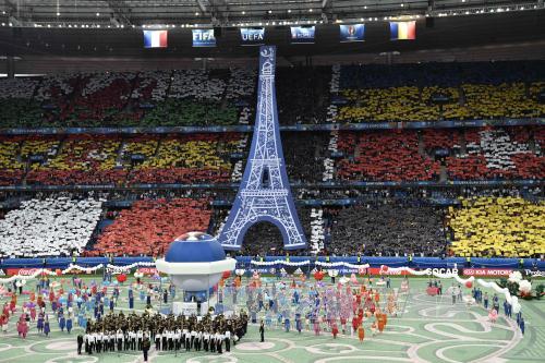EURO 2016 Lễ khai mạc ngắn gọn và ý nghĩa