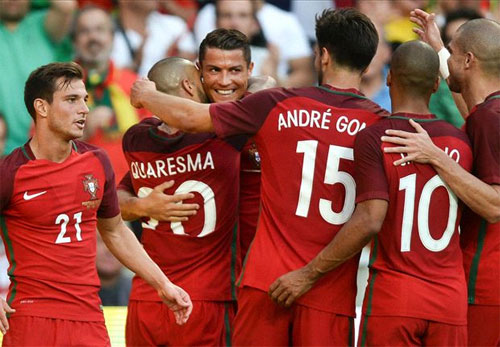 Ronaldo trở lại, Bồ Đào Nha ra oai trước Estonia