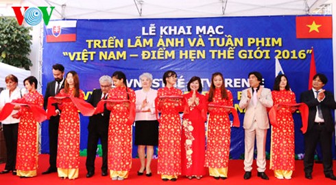 Triển lãm ảnh, tuần phim Việt Nam tại Slovakia