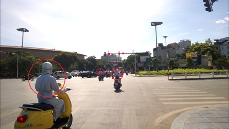 Hà Nội Nắng nóng, tình trạng vượt đèn đỏ giao thông diễn ra phổ biến