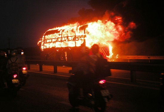 Quảng Nam Xe khách đang lưu thông bất ngờ bốc cháy