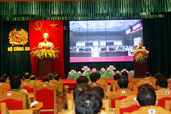 Bảo đảm quyền của người bị tạm giữ, tạm giam theo đúng quy định của luật