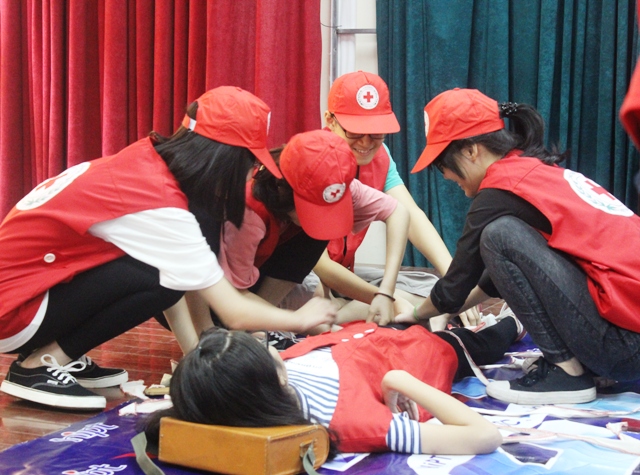 Giáo dục lòng nhân ái và kỹ năng sơ cấp cứu, phòng tránh tai nạn thương tích cho thanh thiếu niên