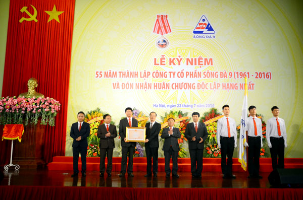 Công ty cổ phần Sông Đà 9 đón nhận Huân chương Độc lập hạng Nhất