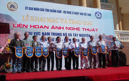 Hơn 2 000 tác phẩm tham dự Liên hoan Ảnh nghệ thuật khu vực Nam Trung bộ-Tây Nguyên lần thứ 21, năm 2016