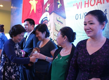 Câu lạc bộ “Vì Hoàng Sa - Trường Sa thân yêu  Ấm lòng các chiến sĩ làm nhiệm vụ nơi đảo xa