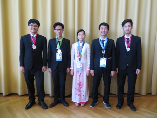 Học sinh Việt Nam đoạt 2 Huy chương Vàng Olympic Vật lí quốc tế