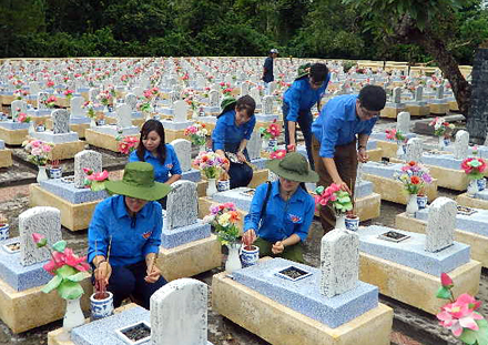 Hành trình nặng nghĩa tình