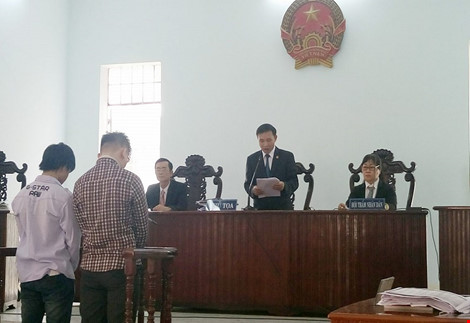 “Vụ án bánh mì” 45 nghìn đồng và gần 19 tháng tù