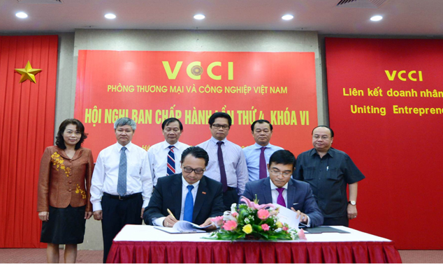 Ký kết Biên bản ghi nhớ hợp tác giữa VCCI với Sở Giao dịch Chứng khoán thành phố Hồ Chí Minh