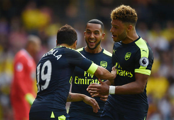 Arsenal thắng trận đầu tiên ở giải Ngoại hạng