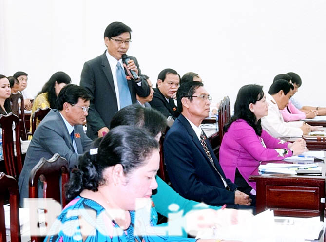 Chất vấn và trả lời chất vấn nhiều vấn đề đại biểu, cử tri quan tâm