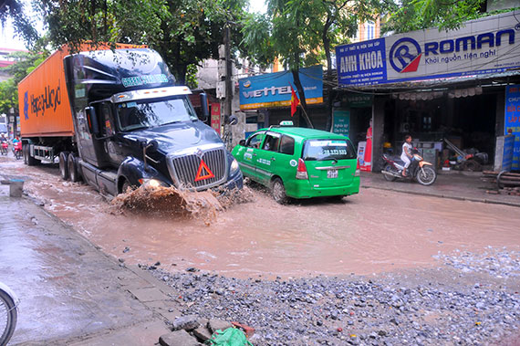 Tiềm ẩn nguy hiểm trên một tuyến đường vào Thủ đô