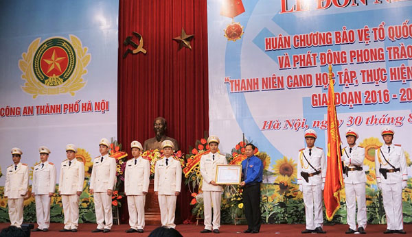 Đoàn Thanh niên Công an Thành phố Hà Nội đón nhận Huân chương Bảo vệ Tổ quốc hạng Nhì