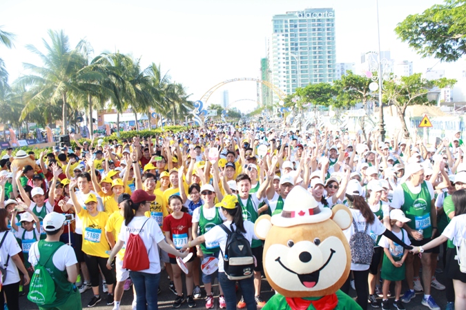 Sôi động Cuộc thi Marathon Quốc tế Đà Nẵng 2016