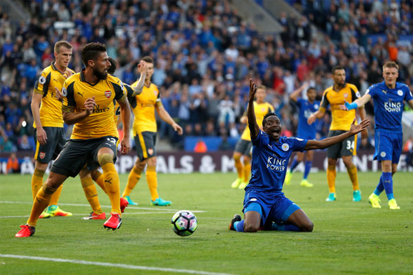 Arsenal và Leicester gây thất vọng tại King Power